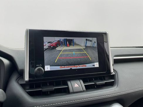Used 2025 Toyota RAV4 XLE AWD/4WD image 16