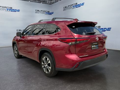 Used 2023 Toyota Highlander XLE FWD image 7