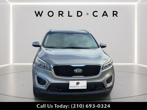 Used 2016 Kia Sorento LX w/ LX Convenience Package image 8