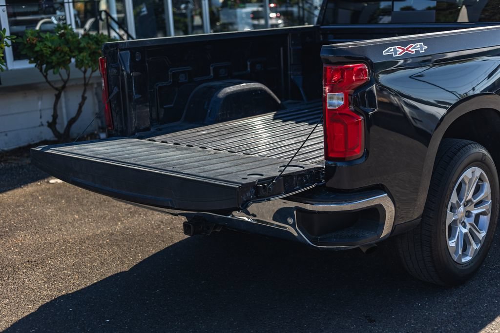 Used 2024 Chevrolet Silverado 1500 LTZ w/ LTZ Convenience Package II AWD/4WD image 7
