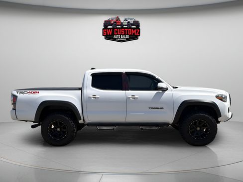 Used 2021 Toyota Tacoma TRD Off-Road w/ Technology Package AWD/4WD image 7