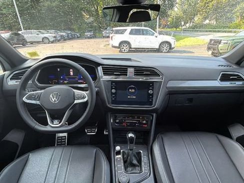 Used 2023 Volkswagen Tiguan SE R-Line AWD/4WD image 34