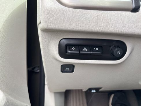 Used 2024 GMC Terrain Denali image 29