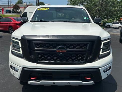Used 2021 Nissan Titan PRO-4X w/ Pro-4x Convenience Package AWD/4WD image 9
