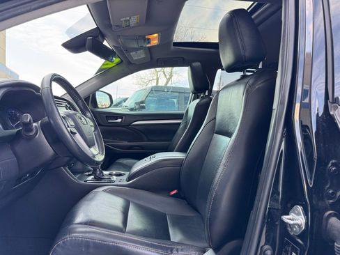 Used 2019 Toyota Highlander XLE image 16