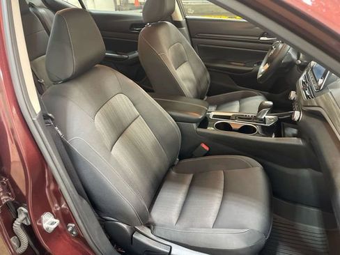Used 2024 Nissan Altima 2.5 SV FWD image 23