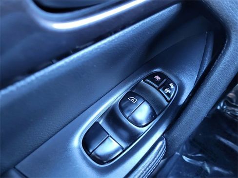 Used 2019 Nissan Rogue S image 13