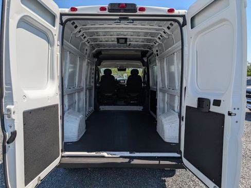 Used 2025 RAM ProMaster 2500 w/ Convenience Group image 12