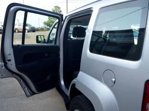 Used 2012 Jeep Liberty Sport RWD image 21