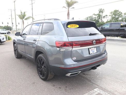 Used 2025 Volkswagen Atlas SE image 8