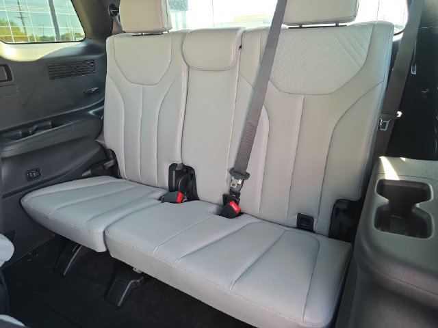 Used 2025 Hyundai Palisade SEL FWD image 12