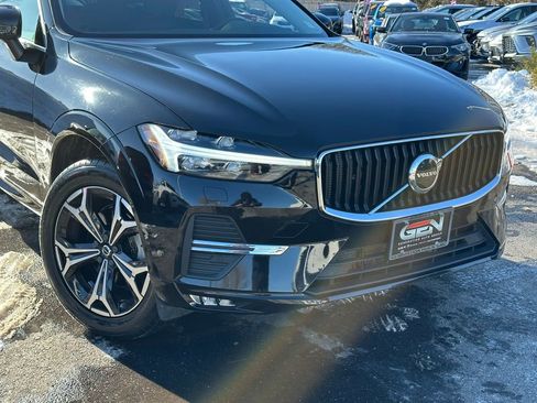 Used 2022 Volvo XC60 B5 Momentum w/ Climate Package image 2