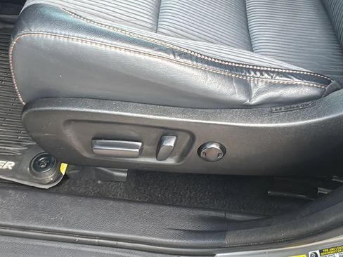 Used 2017 Toyota Highlander Plus FWD image 31