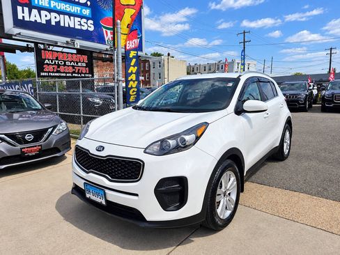 Used 2017 Kia Sportage LX w/ LX Popular Package FWD image 2