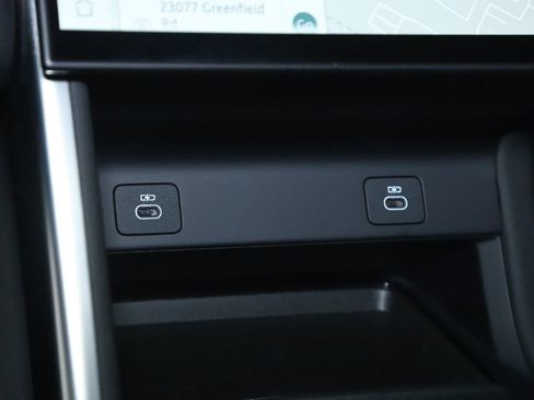 Used 2024 Land Rover Discovery Sport Dynamic SE image 28