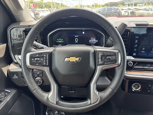 Used 2023 Chevrolet Silverado 1500 LT AWD/4WD image 14