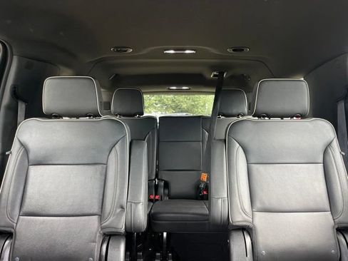 Used 2023 Chevrolet Suburban Premier AWD/4WD image 27