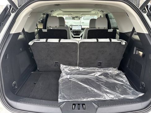 Used 2025 Ford Explorer Platinum w/ LUX Leather Package image 18