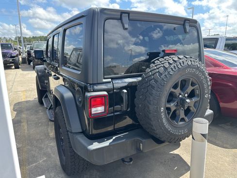 Used 2023 Jeep Wrangler Willys image 2