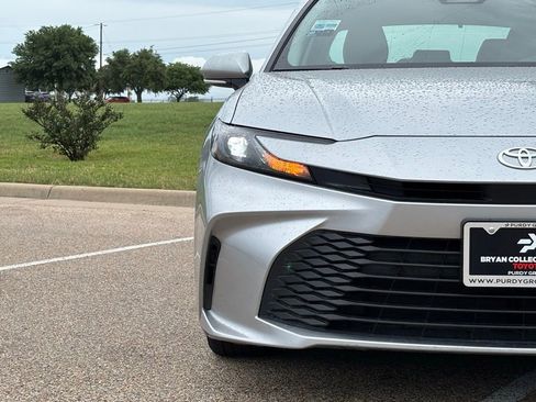 Used 2025 Toyota Camry LE FWD image 4