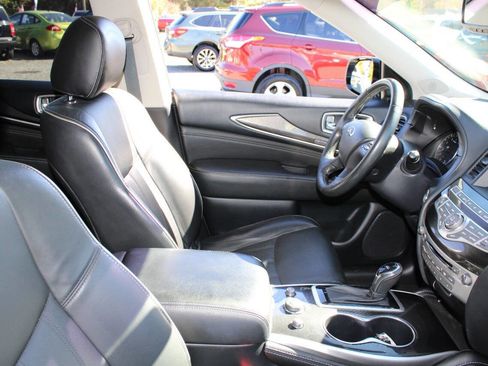 Used 2019 INFINITI QX60 Luxe w/ Essential Package image 11