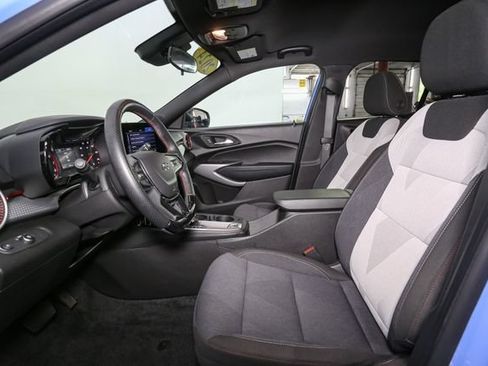 Used 2024 Chevrolet Trax RS FWD image 35