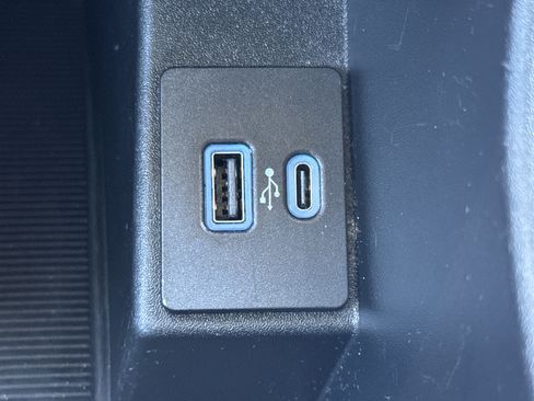 Used 2024 Ford Edge SEL image 25