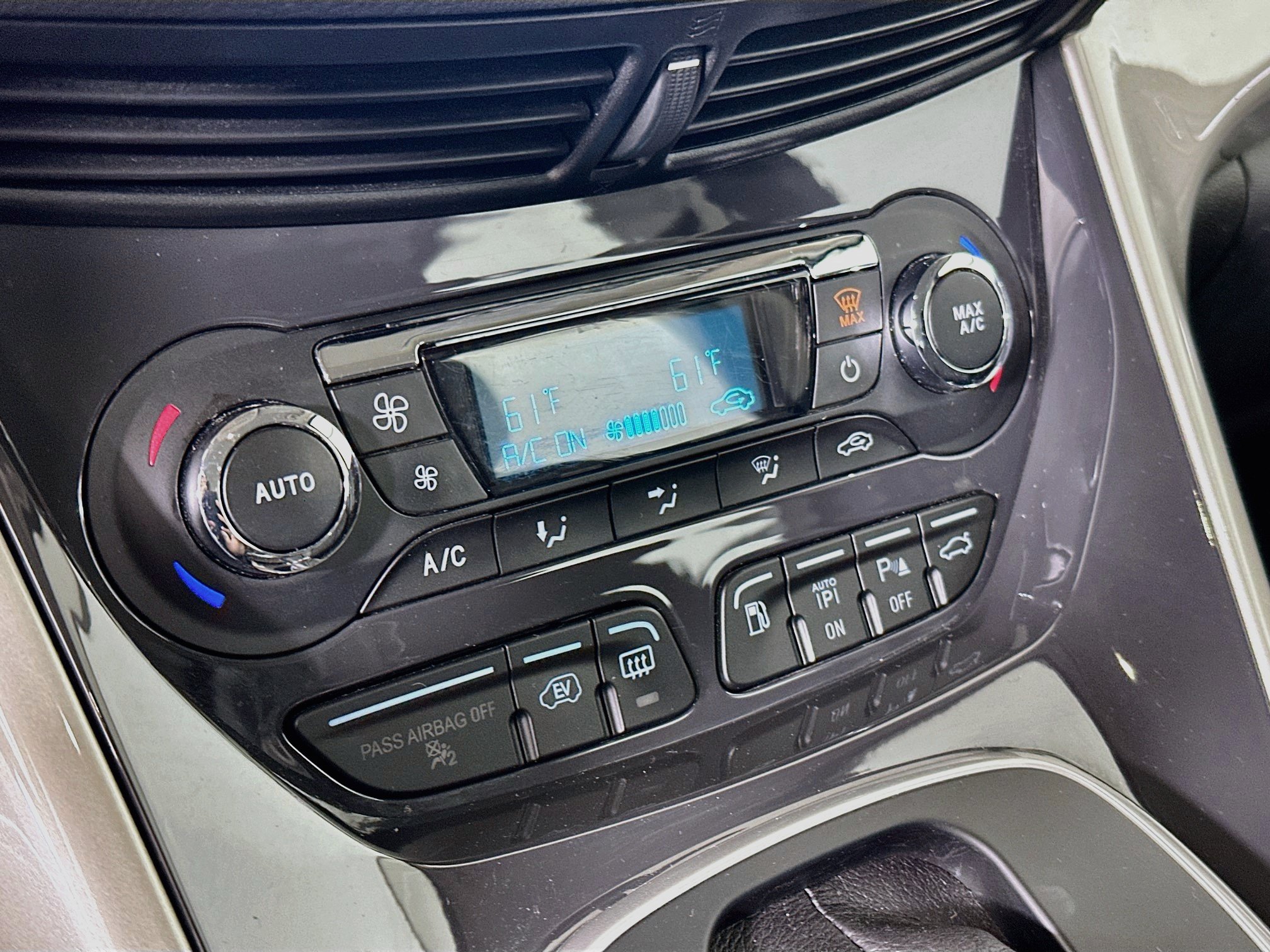 Used 2016 Ford C-MAX Energi SEL w/ Equipment Group 303A FWD image 19
