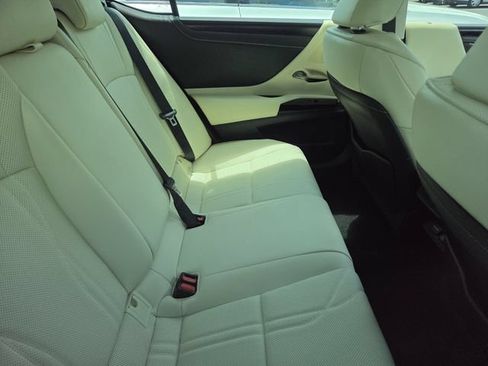 Used 2022 Lexus ES 350 w/ Luxury Package FWD image 4