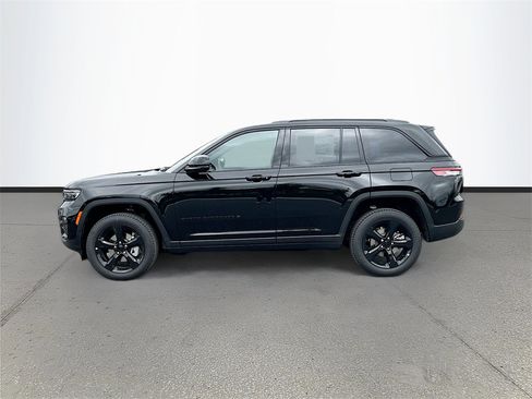 New 2025 Jeep Grand Cherokee Limited w/ Black Appearance Package image 7