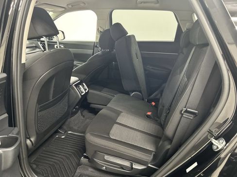 Certified 2023 Kia Sorento LX AWD/4WD image 19