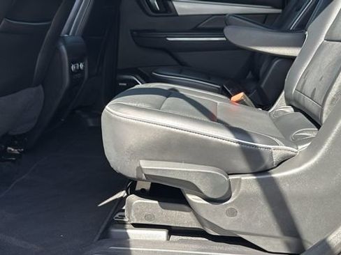 Used 2025 Buick Enclave Preferred image 25