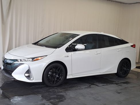 Used 2020 Toyota Prius Prime LE image 4
