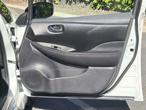 Used 2024 Nissan Leaf SV Plus image 31