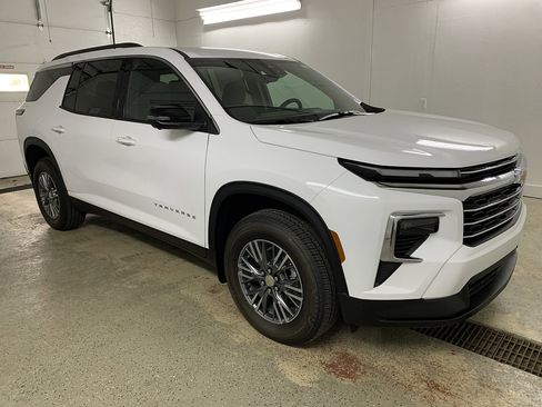 New 2026 Chevrolet Traverse LT w/ Driver Confidence Package image 1