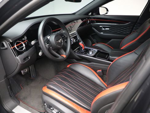 Certified 2022 Bentley Flying Spur V8 image 19