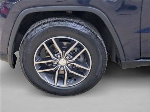 Used 2018 Jeep Grand Cherokee Limited image 25