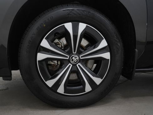 Used 2023 Toyota bZ4X XLE image 28