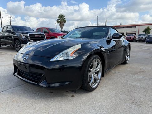 Used 2010 Nissan 370Z Touring w/ Sport Pkg image 3