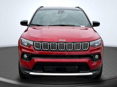 Used 2025 Jeep Compass Limited AWD/4WD image 2