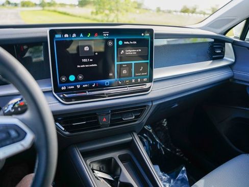 New 2025 Volkswagen Tiguan SE image 14