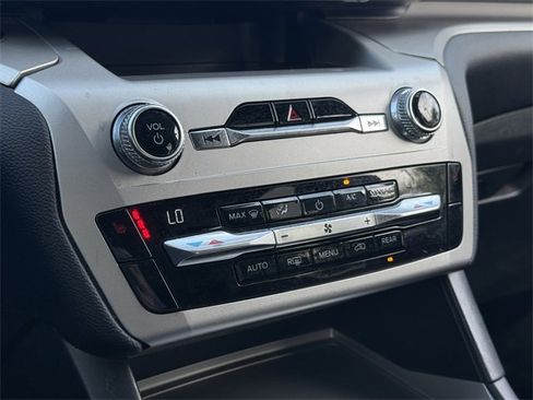 Used 2021 Ford Explorer XLT image 25