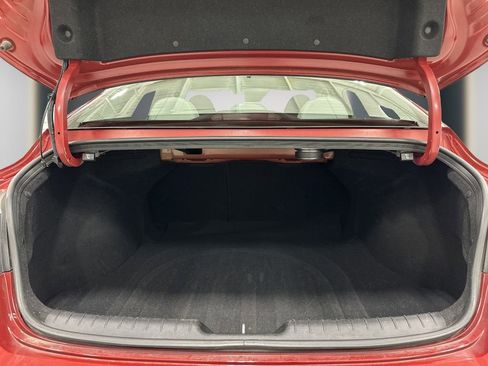 Certified 2024 Hyundai Elantra Limited FWD image 11