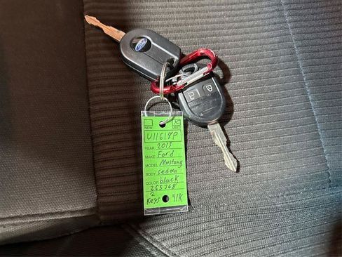 Used 2013 Ford Mustang Coupe RWD image 25