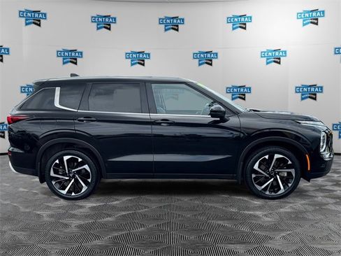 Used 2024 Mitsubishi Outlander SE Black Edition image 6