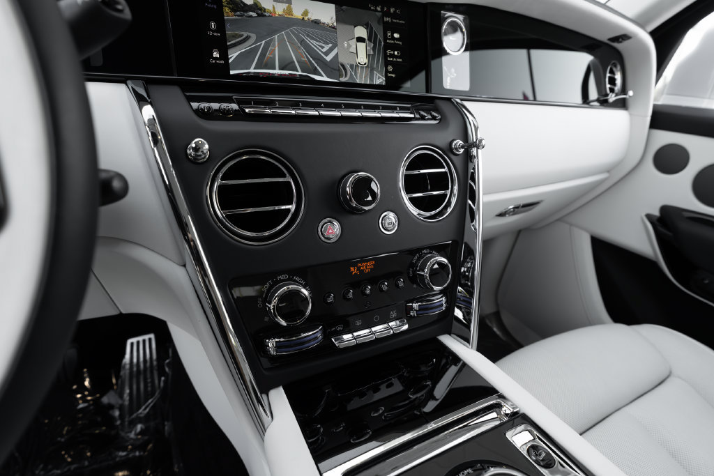 Used 2026 Rolls-Royce Cullinan AWD/4WD image 37