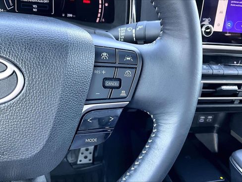 Certified 2025 Toyota Camry SE image 25