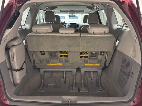 Used 2013 Toyota Sienna XLE image 16