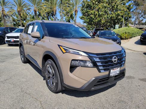 Used 2024 Nissan Rogue SV FWD image 5