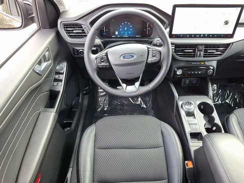 Used 2025 Ford Escape SE image 12